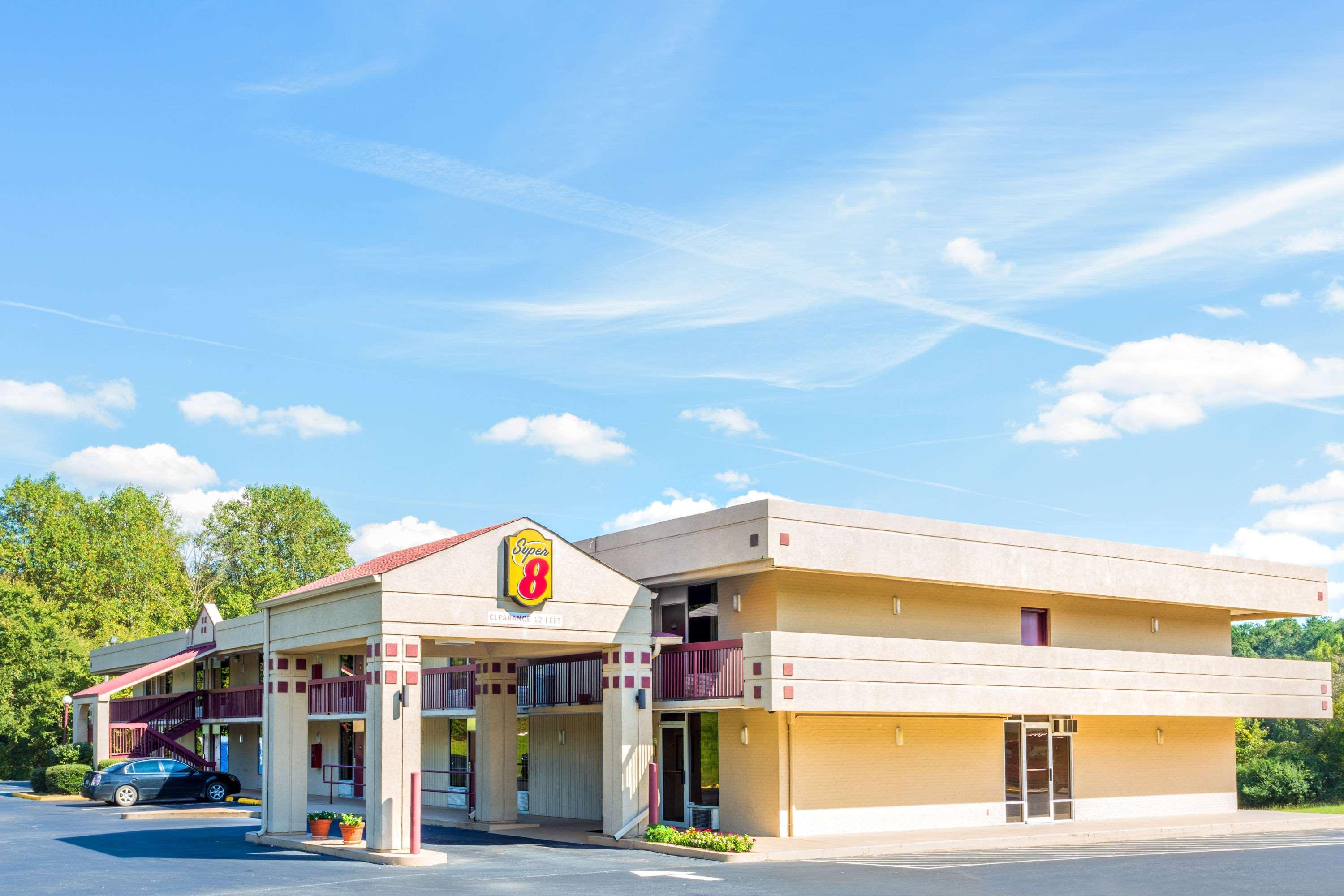Super 8 By Wyndham Commerce Exterior photo