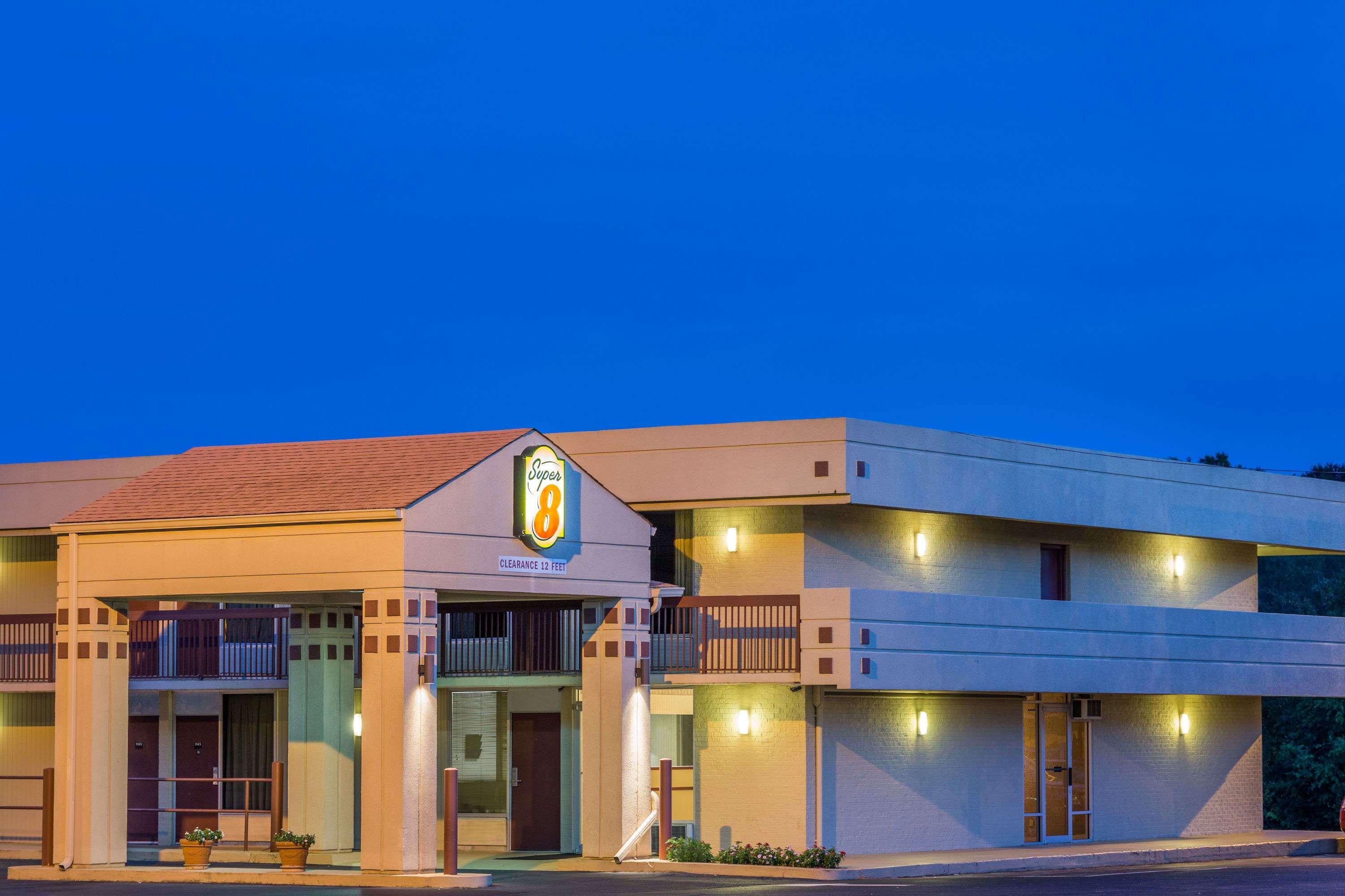 Super 8 By Wyndham Commerce Exterior photo